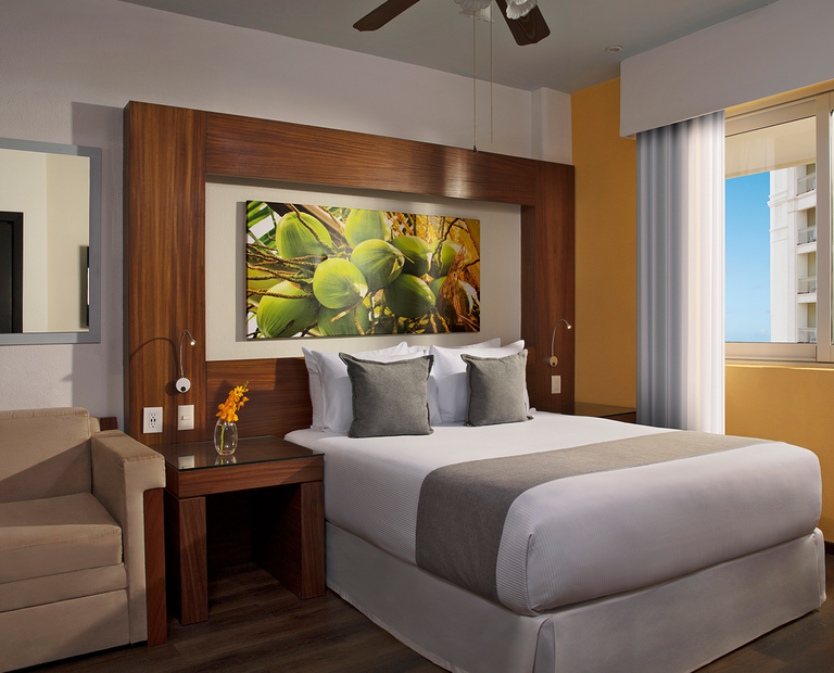 Standard Room Queen Bed Krystal Grand® Nuevo Vallarta Standard Room Queen Bed Krystal Grand® Nuevo Vallarta